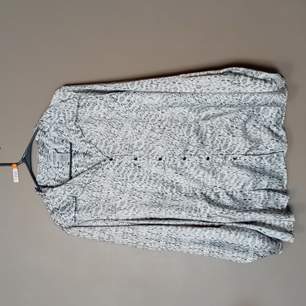 Unique Spectrum White/Black Design Long Sleeve Blouse 18/20W